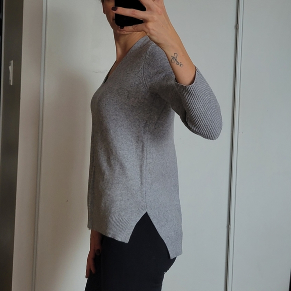 Calvin Klein sweater - Picture 2 of 5